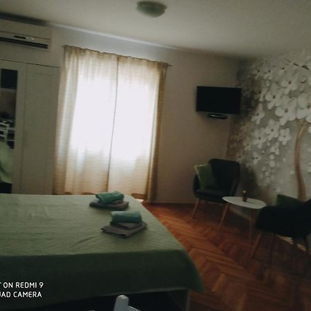 Studios Ana Mari Komiza Bilik gambar