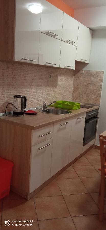 Studios Ana Mari Komiza Luaran gambar