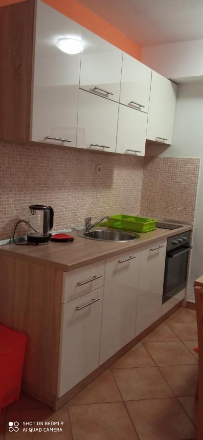 Studios Ana Mari Komiza Luaran gambar