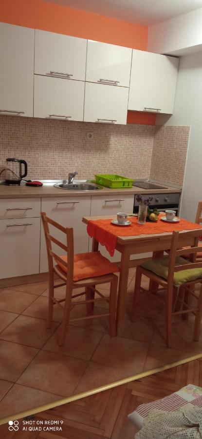 Studios Ana Mari Komiza Luaran gambar